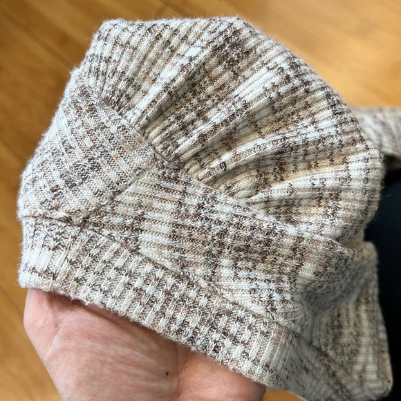 Créneau balloon cuffed sleeve semi cropped stretchy scoop neck ribbed top - Picture 8 of 8